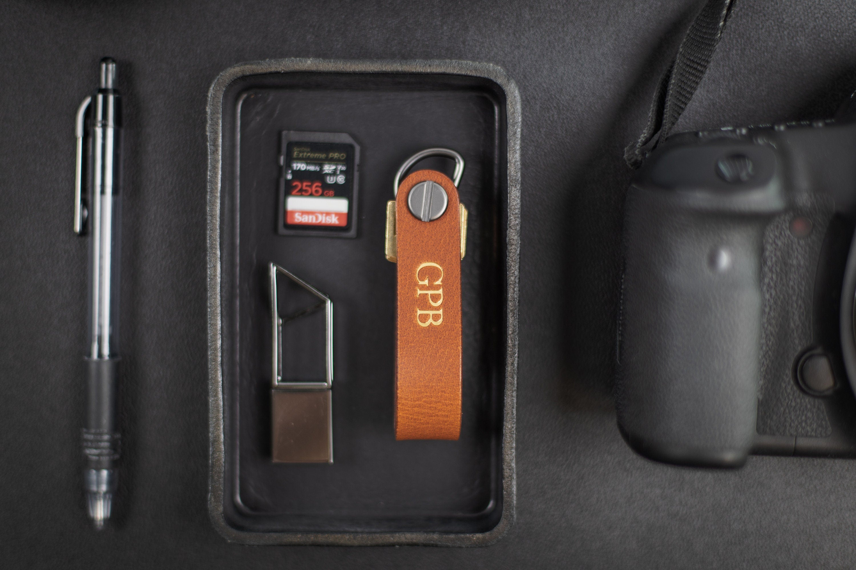 Embossed Leather Strap Key Chains (Name) - Custom Leather Key Ring Holder, Personalized Leather Gift, Gift for Parent, GIft for Boyfriend