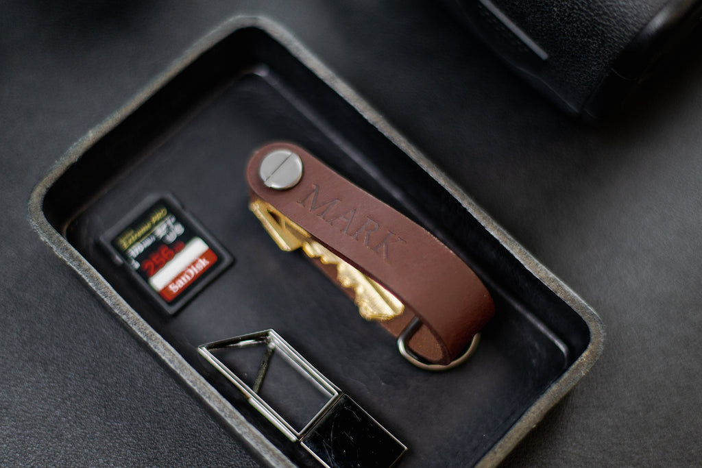 Embossed Leather Strap Key Chains (Name) - Custom Leather Key Ring Holder, Personalized Leather Gift, Gift for Parent, GIft for Boyfriend