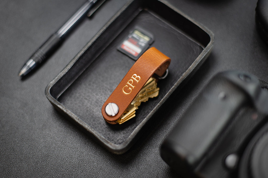 Embossed Leather Strap Key Chains (Name) - Custom Leather Key Ring Holder, Personalized Leather Gift, Gift for Parent, GIft for Boyfriend